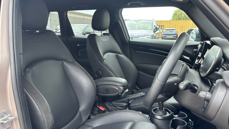 MINI Cooper 1.5 C Sport 5dr Auto Petrol Hatchback